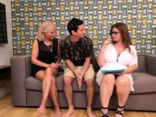 amateur,blonde,fétiche,branlette,lingerie,mature,douche,trio,