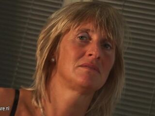 European mature wife playing with herself