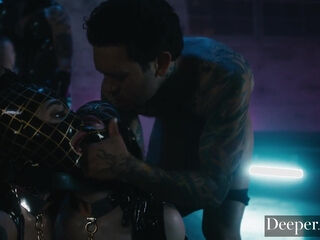 röv,brudar,stor röv,avsugning,brunett,erotisk,fetish,kkm,latex,milf,strumpbyxor,tatueringar,trekant,