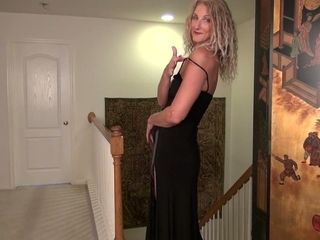 Gorgeous milf Zoe Marks is milking her cunt on the floor
