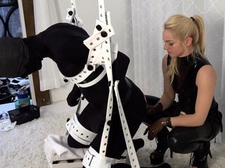 bdsm,blonde,femdom,fétiche,milf,en train de fumer,