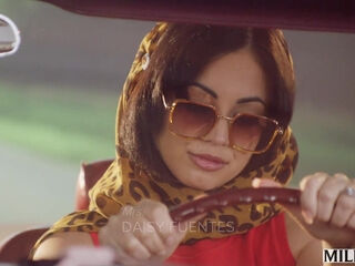 großer Schwanz,brünett,Pärchen,Milf,öffentlich,