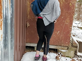 A desperate urinate outside