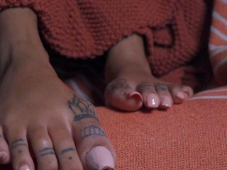 amateur,close up,fetish,foot,milf,