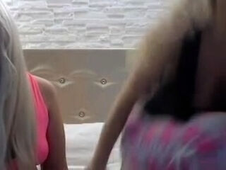 amateur,blonde,fingering,lesbian,milf,webcam,