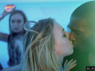 красотки,большой член,черные,блондинки,минет,клуб,секс в четвером,групповой секс,хардкор,межрасовый,мамаши,наездница,худые,
