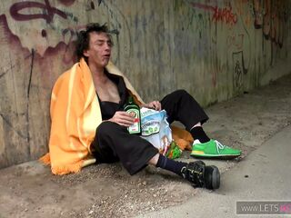 Obdachlos die geile milf gebumst und Natursekt
