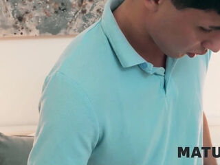 блондинки,зрелые женщины,чехи,европейцы,волосатые,мастурбация руками,каблуки,горничная,зрелые,мамаши,натуральные сиськи,соблазнение,чулки,униформа,