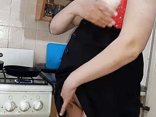 Covert camera filming my housewife cooking and jerking - Lesbian-candys