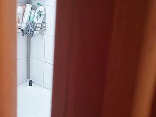 My mechanics astonished me in the bathroom and filmed me.